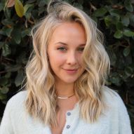 20 belles photos de cheveux blonds nacrés et astuces pour obtenir la nuance