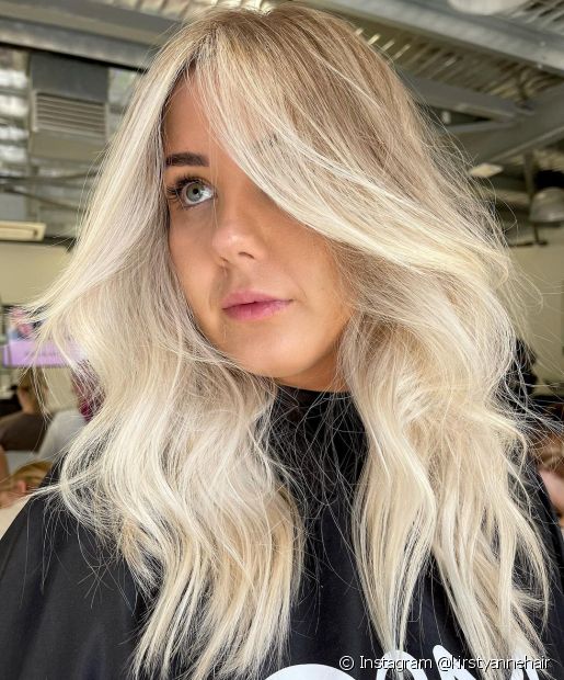 20 belles photos de cheveux blonds nacrés et astuces pour obtenir la nuance