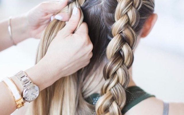 Boxer braid : une coiffure polyvalente et stylée