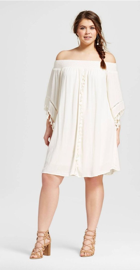 Bet on the gypsy dress for a sexy and delicate look