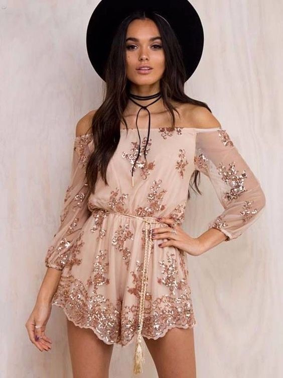 Bet on the gypsy dress for a sexy and delicate look
