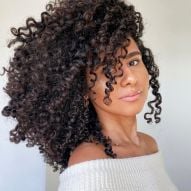 10 healthy habits to have with your curly hair in 2022
