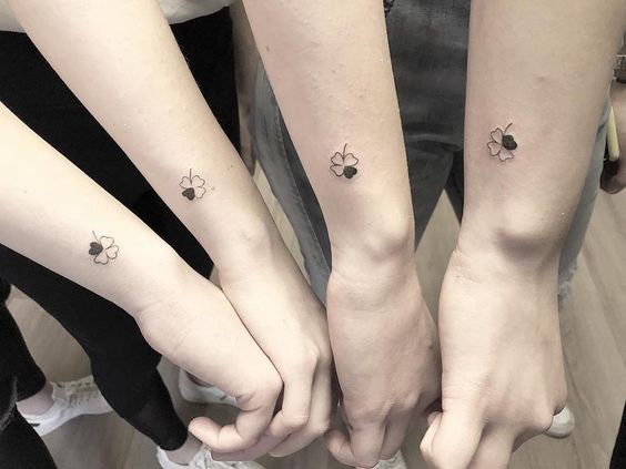 Friendship tattoos: creative options to seal friendship