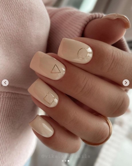 Get inspired by 9 styles of decorated gel nails