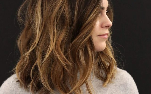 25 capelli alla moda di media lunghezza su cui scommettere