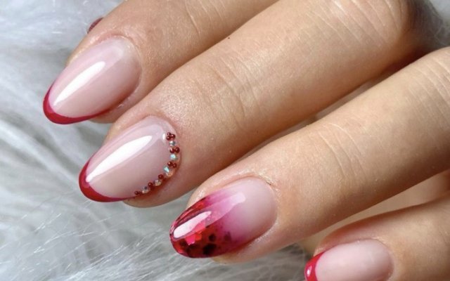 15 fashion models of red decorated nails to bet on