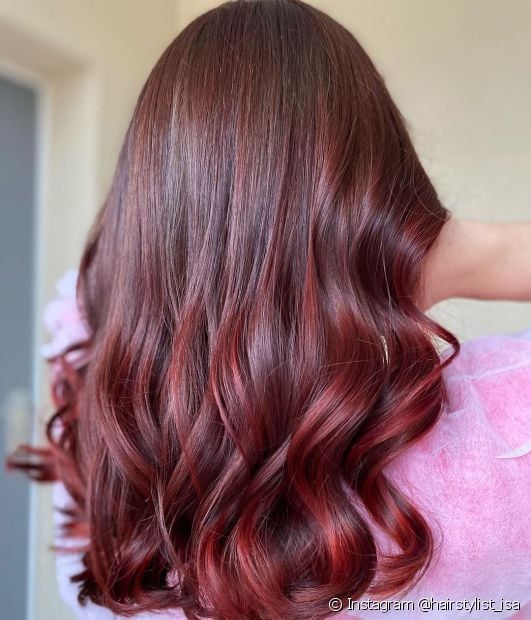 Cabello castaño: 20 fotos del tono cálido de rojo para inspirarte y consejos para lograr el color