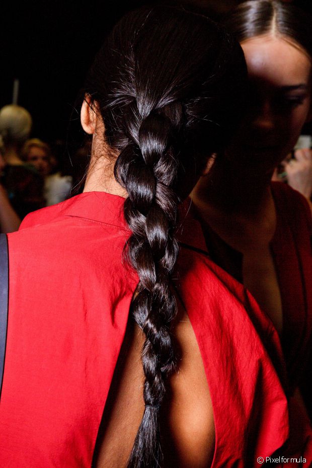 Tresse pour cheveux longs : 10 photos de styles incroyables pour faire vibrer la prochaine soirée coiffure !