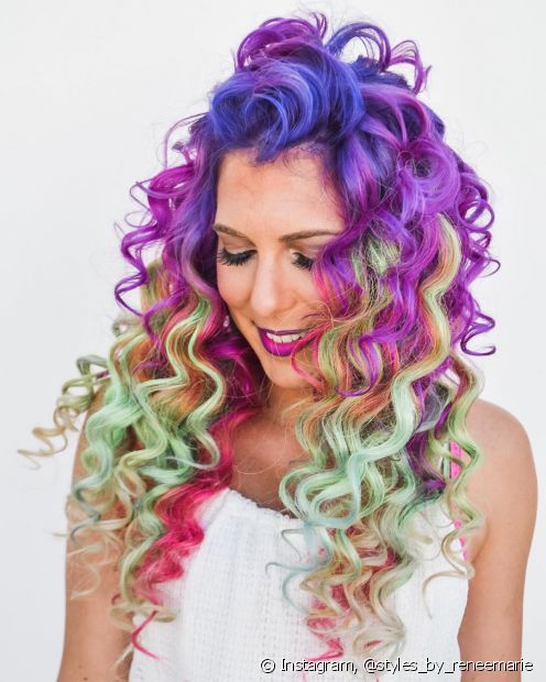 Colorful curly hair: purple, blue, green, pink... See 50 pictures of curls with different colors and get inspired