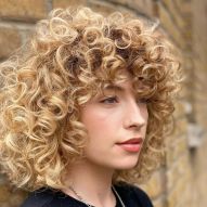 Cheveux blond moyen : 20 photos de coupes d'épaules dans des tons clairs pour s'inspirer