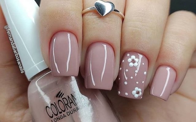 Simple decorated nails: delicate options for you to do at home