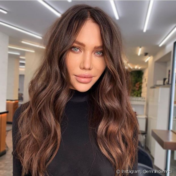 Is chocolate hair still a trend for 2022? These 15 influencers prove it!