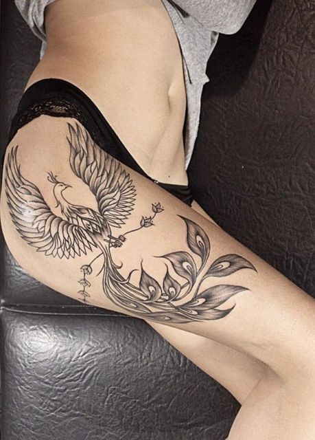 Tatuaggio sulla coscia: cosa sapere prima di farsi tatuare