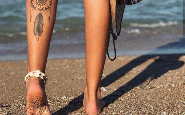 40 idées créatives et charmantes de tatouages ​​​​sur le mollet féminin