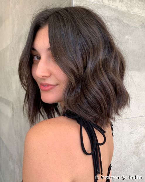 Chocolate hair is a trend for 2021: find out how to achieve the color and if it suits you