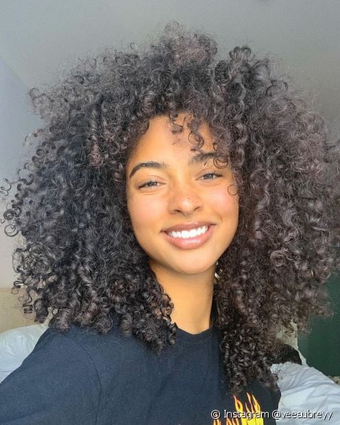 Rounded cut for frizzy and curly hair: inspirations and tips on how to choose yours