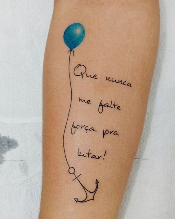 Frasi per tatuaggio femminile: scegli quella che ha a che fare con il tuo momento