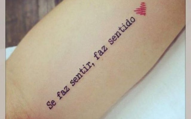 Phrases pour tatouage féminin : choisissez celle qui a à voir avec votre moment