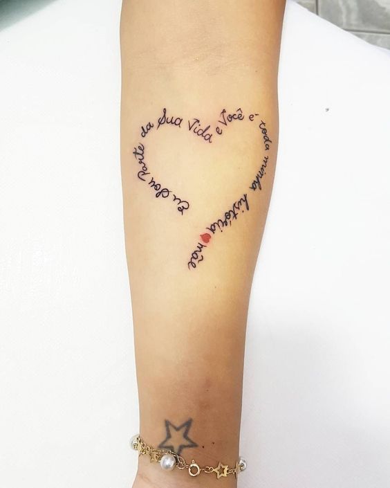 Phrases pour tatouage féminin : choisissez celle qui a à voir avec votre moment