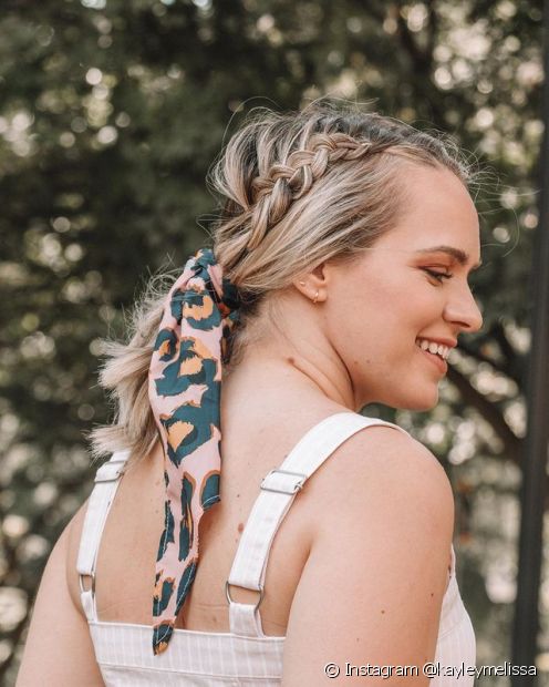 How to wear a scarf in your hair: 6 tips to vary your everyday hairstyles