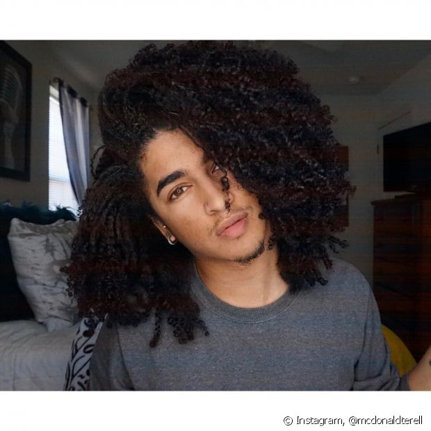 Men's curly hair: learn how to take care of the wires + 30 photos of the look