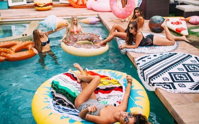 Pool photos: see how to rock your social networks