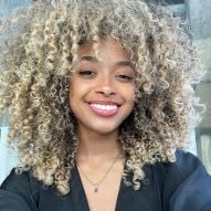 Femmes noires aux cheveux blonds : 25 photos de femmes blondes + conseils d'encre