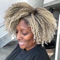 Donne nere con capelli biondi: 25 foto di donne bionde + punte di inchiostro