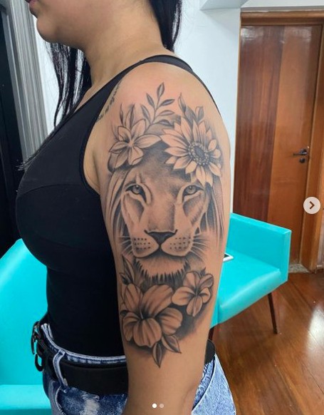 Lion tattoo for women: look at stunning versions