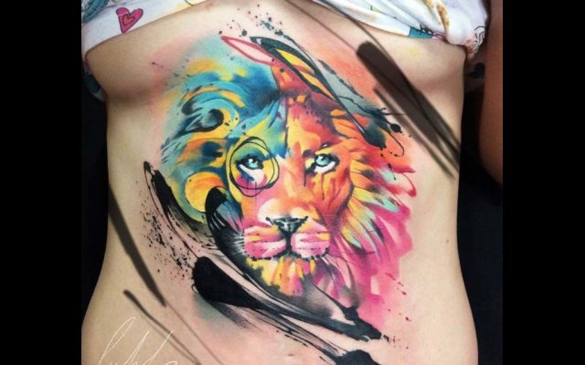 Lion tattoo for women: look at stunning versions