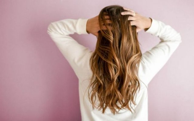 Vinaigre de cidre sur les cheveux : connaître 11 avantages
