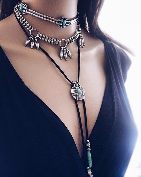 Chokers: 50 suggestions on how to use the fashion accessory