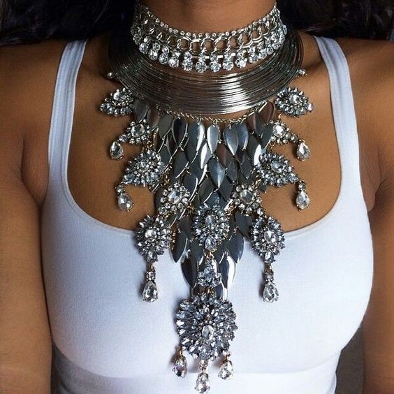 Chokers: 50 suggestions on how to use the fashion accessory