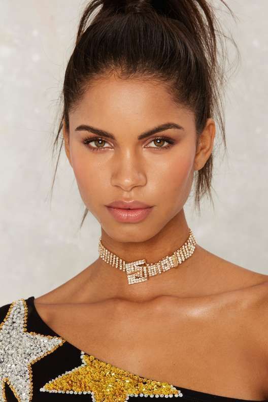 Chokers: 50 suggestions on how to use the fashion accessory