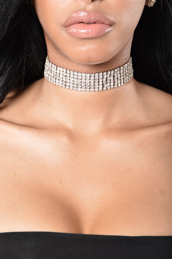 Chokers : 50 suggestions d'utilisation de l'accessoire de mode