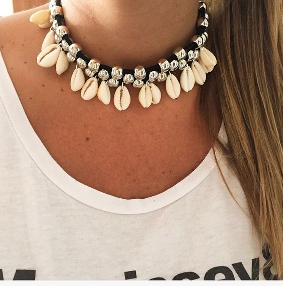 Chokers: 50 suggestions on how to use the fashion accessory