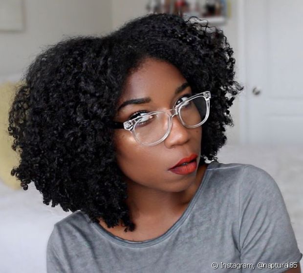 Black bluish hair in black women and brunettes: 10 photos to be inspired + treatment tips to leave the strands lit