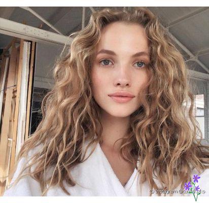 Light blonde: how to slightly lighten your hair and achieve a natural look