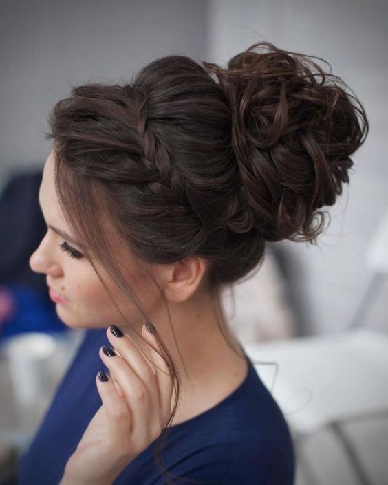 Peinados Updo: 50 looks impresionantes para inspirarte