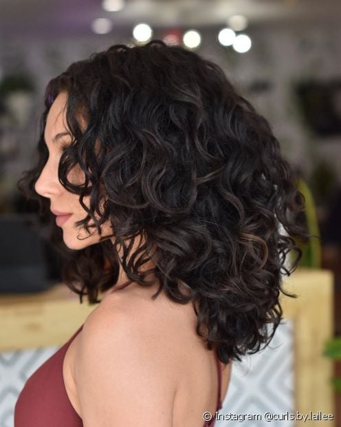 Learn 5 tips to take care of hair with frizz at the root