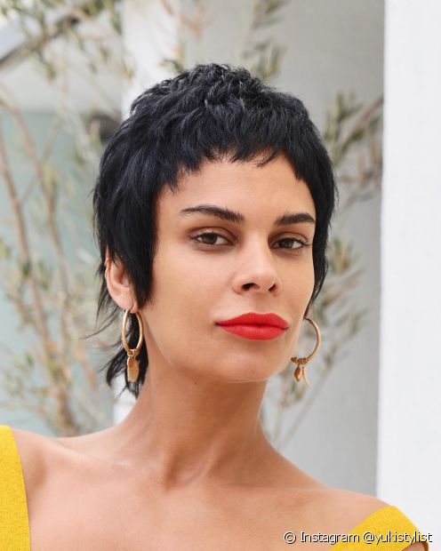 Short black hair: 15 inspirations and dye tips to achieve intense color