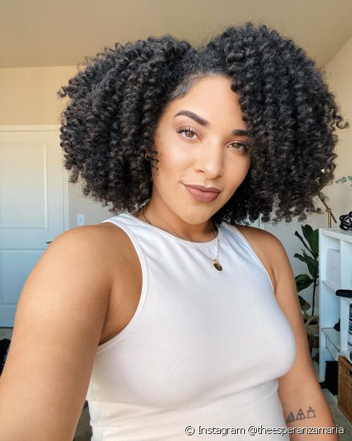 Short black hair: 15 inspirations and dye tips to achieve intense color