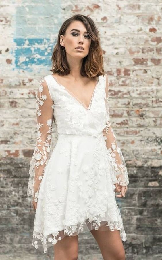 Short white dress: inspirations to rock beyond New Year's Eve