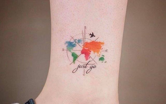 30 tatouages créatifs de compas pour l'inspiration