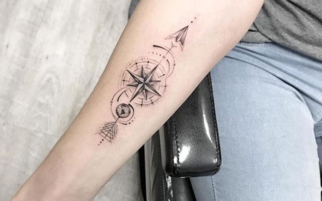 30 tatuaggi creativi con bussola da cui trarre ispirazione