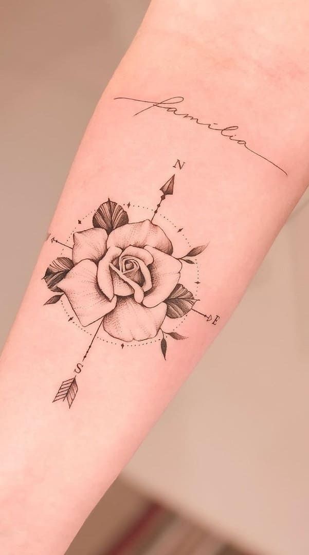 30 tatouages créatifs de compas pour l'inspiration