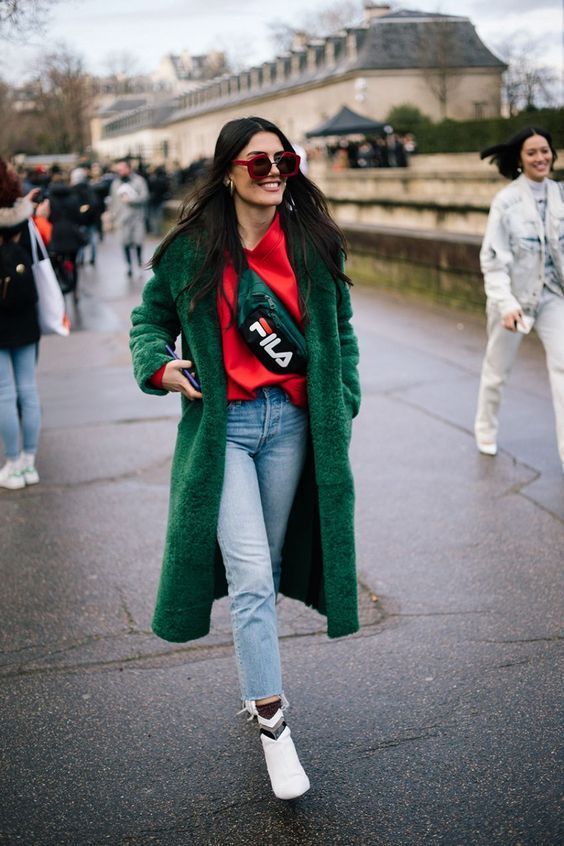 36 sugerencias de looks con riñonera para un look a la moda