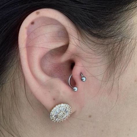 Piercing sur le tragus : Consultez les conseils d'entretien et les modèles