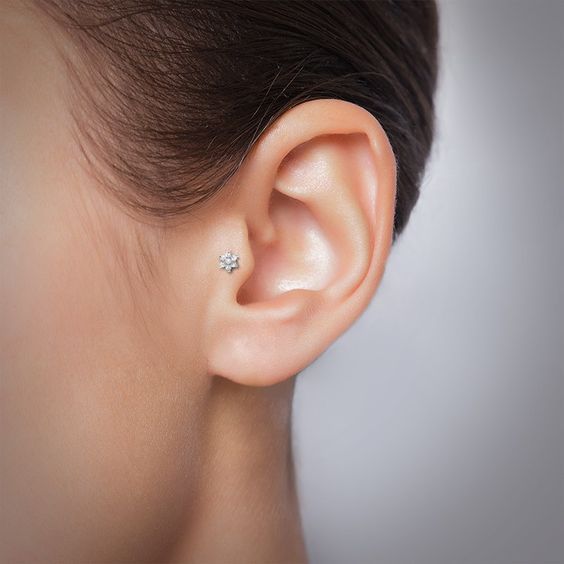 Piercing sur le tragus : Consultez les conseils d'entretien et les modèles