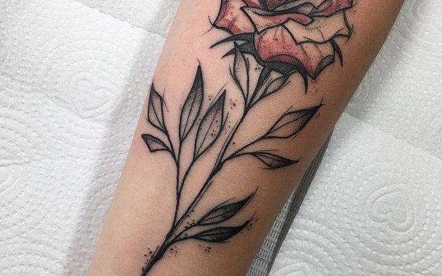 Flower tattoo: know the meanings and see 81 ideas